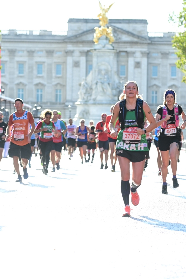 Sarah Finishes London Marathon and raises funds for Charity